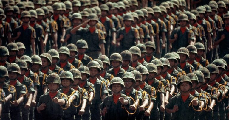 Trump đe dọa sử dụng “lực lượng mạnh” tại lễ diễu hành