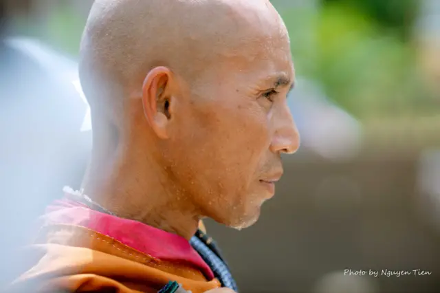 Theo bạn, thầy Minh Tuệ là bậc giác ngộ, bậc tu chứng hay chì là một tu sĩ bình thường?