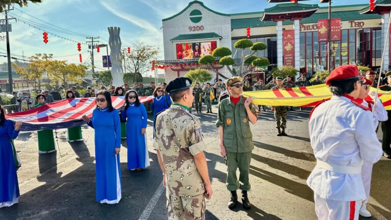 LỄ CHÀO CỜ VÀNG ĐẦU NĂM 2025 THƯƠNG XÁ PHƯỚC LỘC THỌ NAM CALI