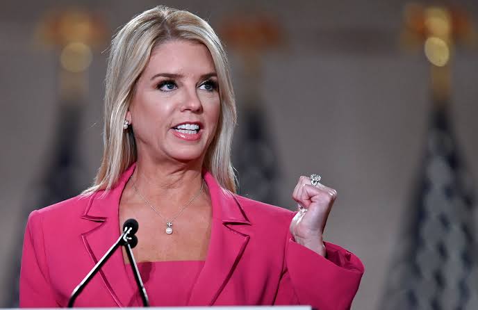 Pam Bondi né tránh phiên điều trần của Thượng viện