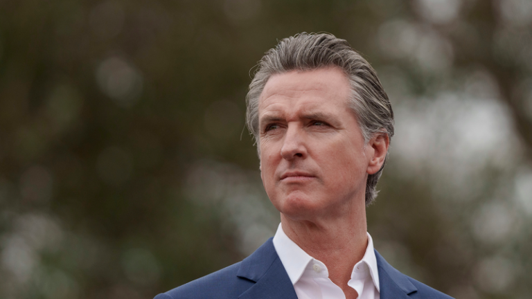 Newsom bị kêu gọi bãi nhiệm do chi phí California tăng cao