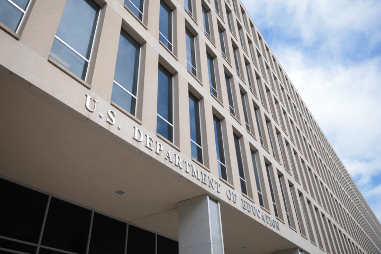 ‘Doge’ của Musk rút ruột gần 1 tỷ đô la trong việc cắt giảm bộ giáo dục Hoa Kỳ