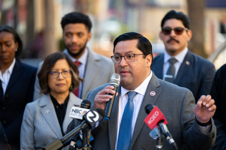 Bay Area cam kết duy trì luật bảo vệ người nhập cư khi Trump tìm cách cắt giảm tài trợ