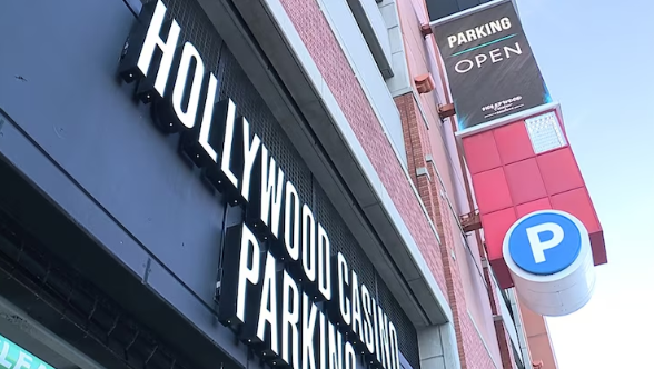 2 đứa trẻ đã chết cóng trong xe tải đỗ tại gara sòng bạc