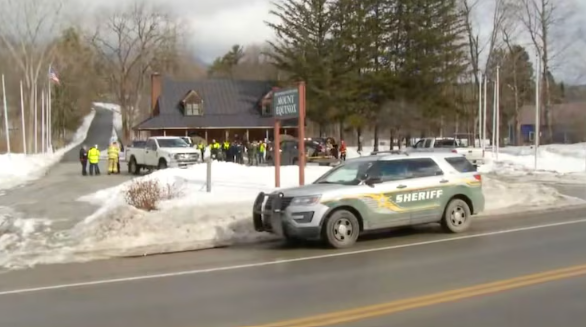 Máy bay nhỏ rơi xuống núi ở Vermont