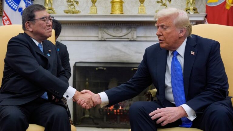 GẶP VỚI THỦ TƯỚNG NHẬT, TRUMP NHẬN LÀM TRUNG GIAN CHO NIPPON STEEL VÀ US STEEL