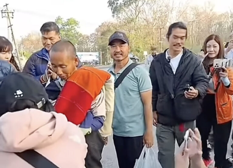 Cuối cùng, Lê Khả Giáp cũng bỏ chạy khỏi Đoàn Văn Báu, khi biết bản chất gian dối của Báu!