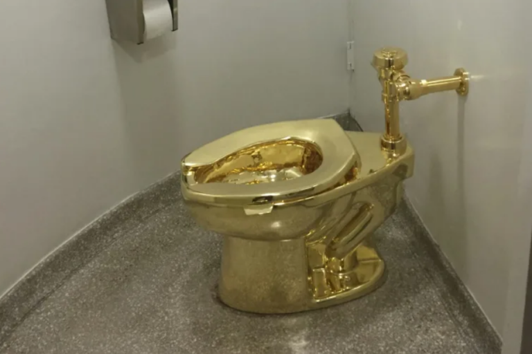Tòa án Anh kết tội hai người đàn ông vì vụ trộm bồn cầu vàng