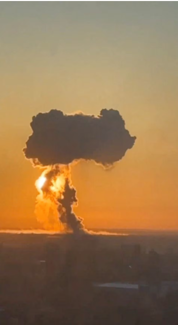 Ukraine tấn công sân bay phi cơ ném bom chiến lược của Nga, gây nổ lớn