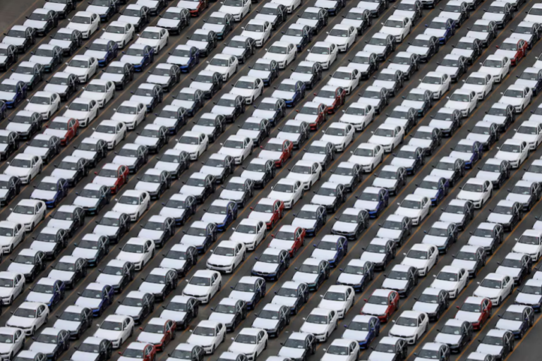 Thuế ô tô của Trump sắp có hiệu lực, nhưng không hoàn toàn vào ngày 2/4, giúp chứng khoán tăng