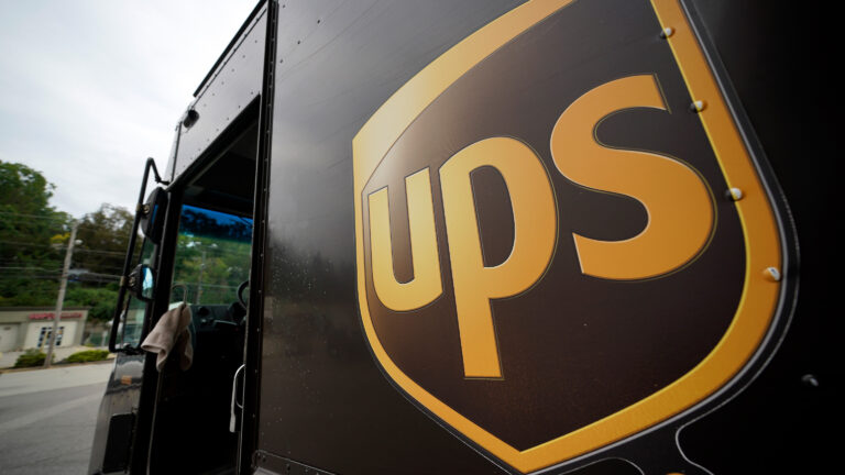 Hàng Amazon giảm, UPS cắt 20K việc làm, đóng cửa một số địa điểm