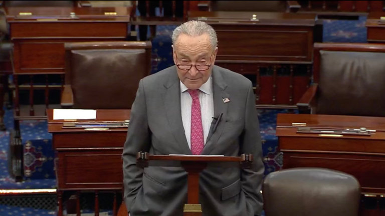 Thượng nghị sĩ Mỹ đề xuất dự luật lưỡng đảng nhằm kiểm soát quyền áp thuế của ông Trump