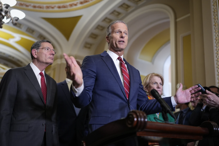 Quốc hội có quyền chặn thuế quan của Trump, nhưng đảng Cộng hòa chưa muốn hành động