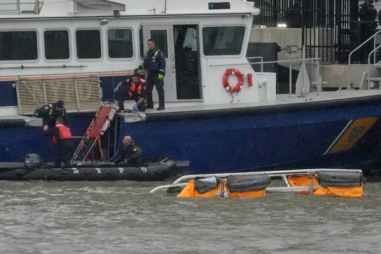 Phi cơ trực thăng rơi xuống sông Hudson ở New York, khiến toàn bộ 6 người thiệt mạng