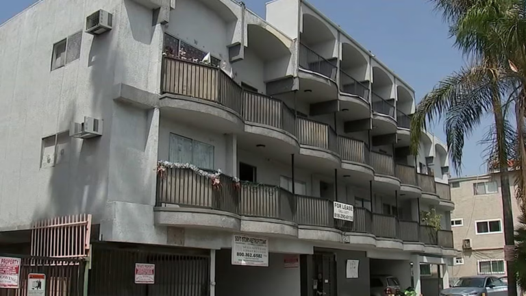 Mẹ bị buộc tội giết người vì bị cáo buộc dìm chết con gái 7 tuổi