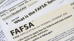 FAFSA có nguy cơ bị xóa bỏ sau khi Trump cắt giảm một nửa Bộ Giáo dục