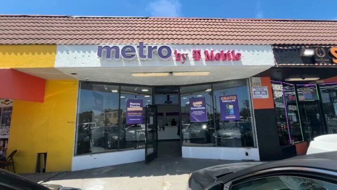 16599974_053025-kgo-metro-by-tmobile-store-img