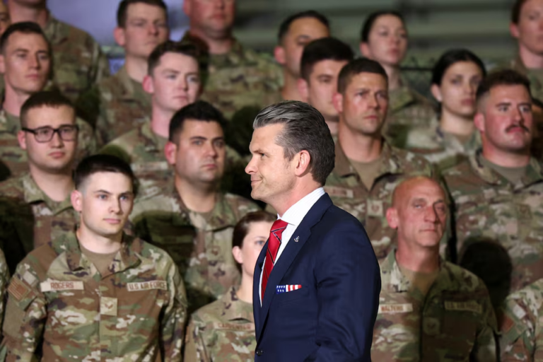 Dư luận bất mãn khi Trump sa thải 20% tướng giỏi, thêm 10% tướng khác, quân đội xuống cấp