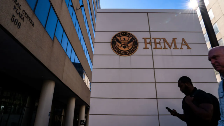 Chính phủ đâu rồi? FEMA đâu rồi? Bão tấn công vào 6 tiểu bang, thiệt hại nặng, nhưng không ai giúp!