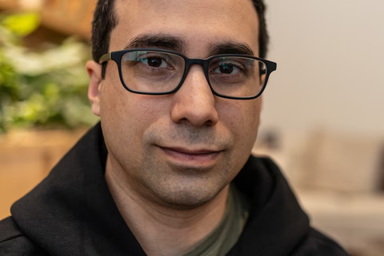 OpenAI, Google và xAI tranh giành nhân tài AI, sẵn sàng chi triệu USD