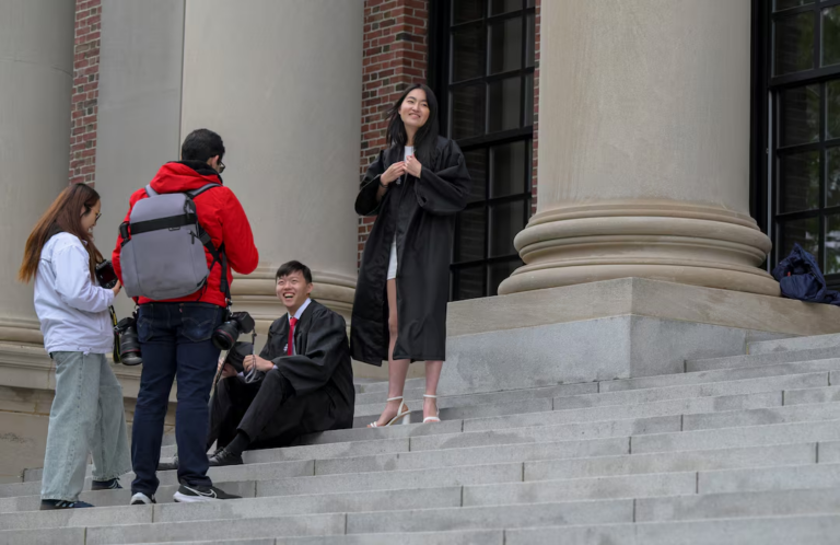 Thẩm phán Mỹ tạm chặn lệnh cấm Harvard tuyển sinh sinh viên quốc tế của chính quyền Trump