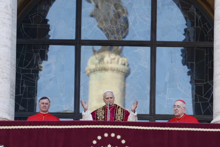 Giáo hoàng Leo XIV tuyên bố ‘Tôi là người La Mã!’ khi nhận chức giám mục Rome