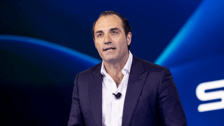 Hãng xe Stellantis bổ nhiệm cựu giám đốc Jeep làm CEO mới