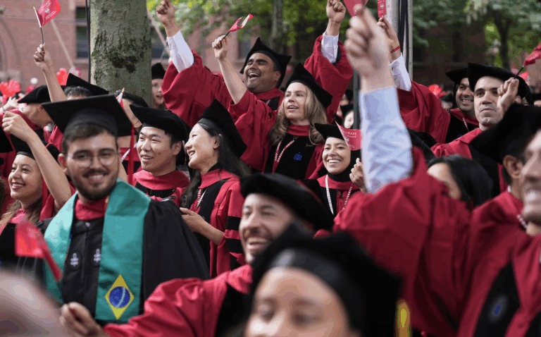 Chính quyền Trump rút lại quyết định cấm Harvard tuyển sinh viên quốc tế