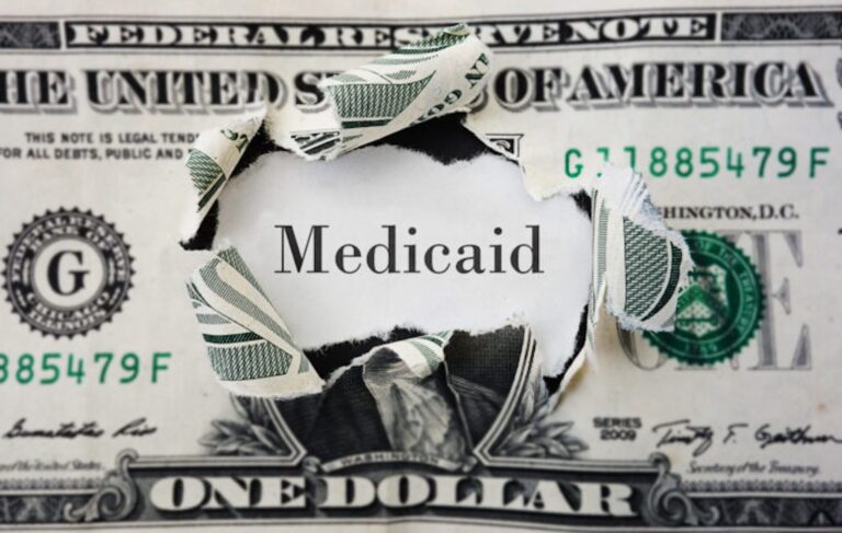 QUỐC HỘI CỘNG HÒA CÃI NHAU NHƯ MỔ BÒ VỀ LUẬT CẮT GIẢM NGÂN SÁCH MEDICAID