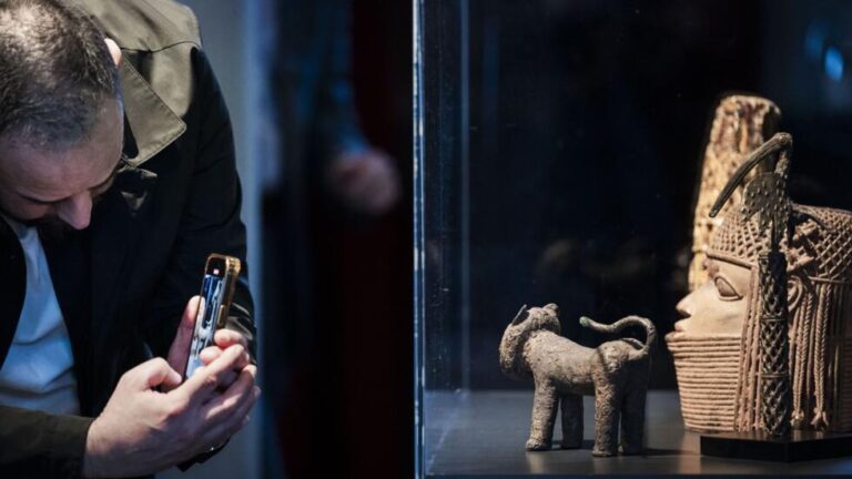 Hà Lan trả lại 119 hiện vật Đồ đồng Benin bị cướp cho Nigeria