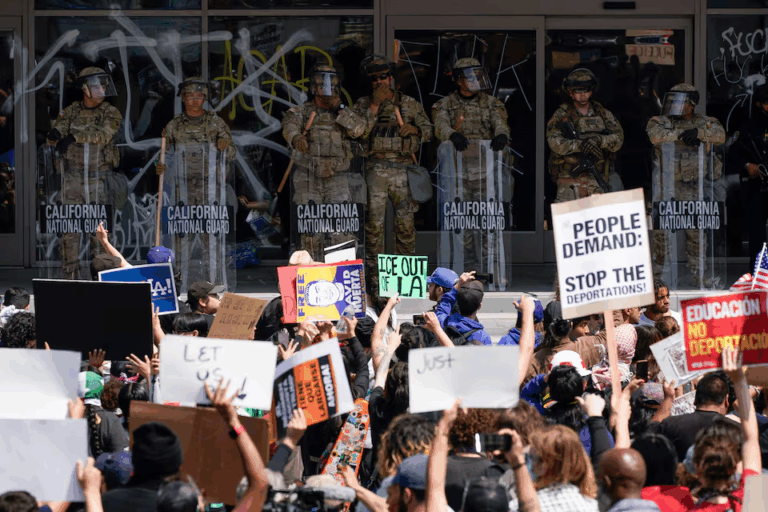 Thẩm phán ra lệnh cấm tạm thời, chống lại việc Tổng thống Trump triển khai quân đội