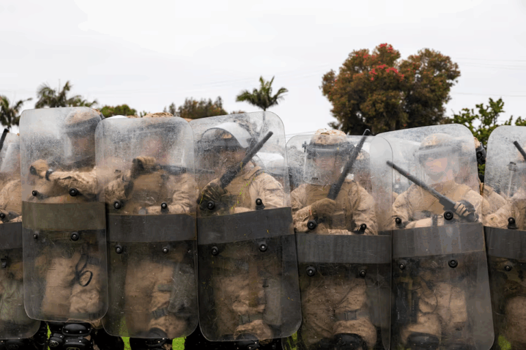 Quân đội ở Los Angeles được phép tạm giữ người giữa làn sóng biểu tình lan rộng