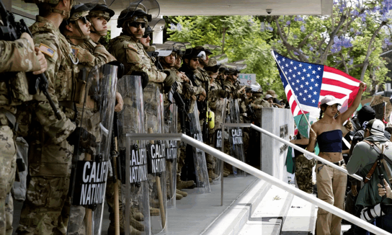 Một ngày căng thẳng và rối loạn nhất của nước Mỹ đang diễn ra!