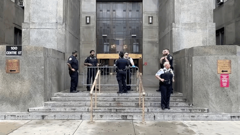 Hai nhân viên an ninh tòa án bị đâm tại tòa án hình sự Manhattan