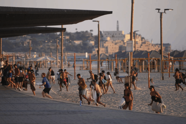 Mỹ bắt đầu sơ tán một số nhà ngoại giao khỏi đại sứ quán tại Israel khi xung đột với Iran leo thang