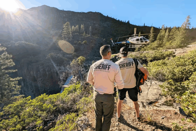 Ba người đi bộ thiệt mạng sau khi nhảy xuống thác nước ở California