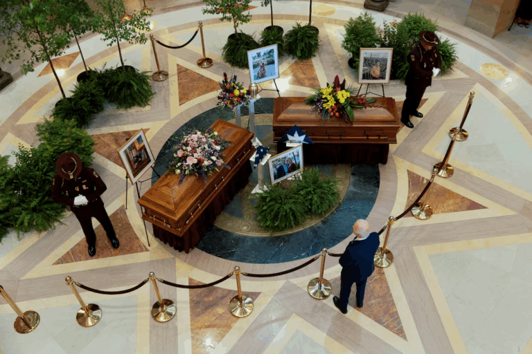 Biden đến Capitol tiểu bang Minnesota để tưởng niệm nữ nghị sĩ Dân chủ bị sát hại