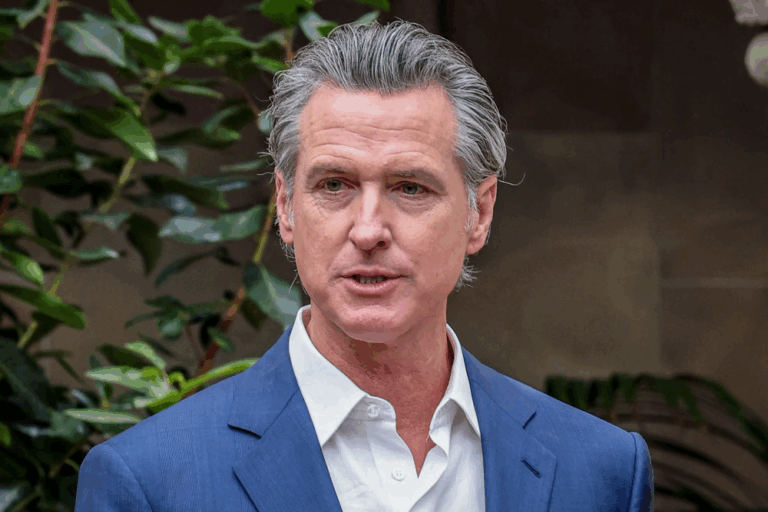 Vì sao chiến lược “bắt chước Trump” của Gavin Newsom mang lại hiệu quả bất ngờ?