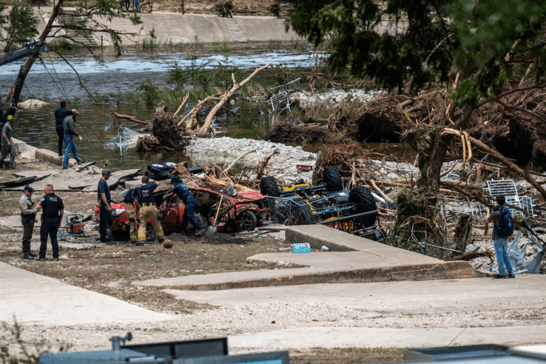 Số người chết trong lũ lụt ở Texas tăng lên 78; Trump dự kiến thăm vùng thảm họa