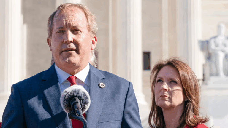 Vợ của Tổng chưởng lý Texas Ken Paxton đệ đơn ly hôn với lý do “theo Kinh Thánh”