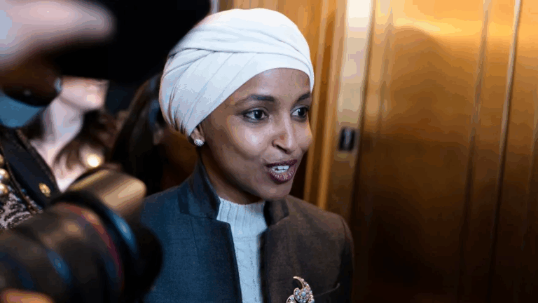 Dân biểu Ilhan Omar gọi đảng Cộng hòa là ‘đảng bảo vệ ấu dâm’ vì né bỏ phiếu về hồ sơ Epstein