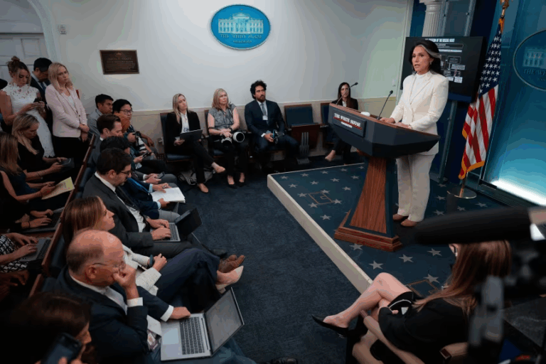 Gabbard công bố thêm tài liệu Nga, cáo buộc Obama ‘ngụy tạo’ tình báo