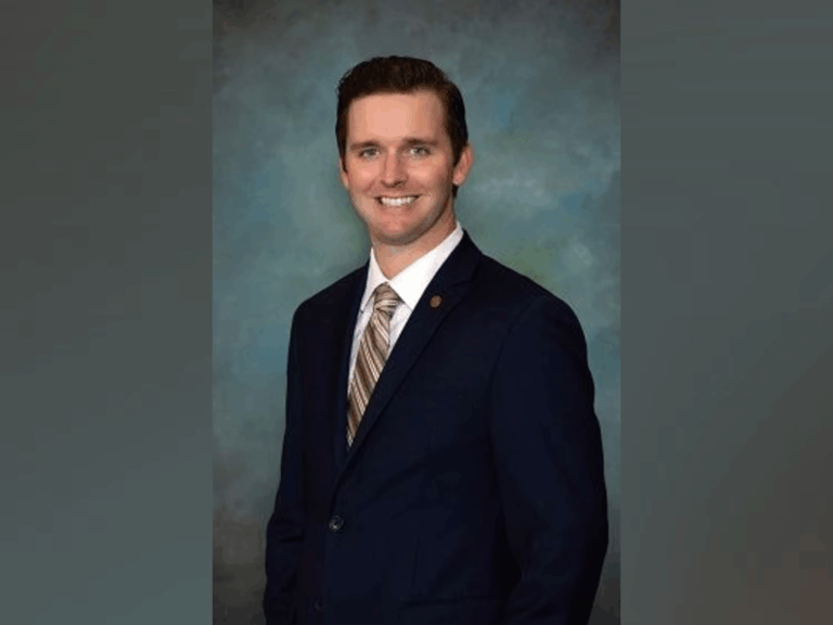 Ủy viên hội đồng thành phố Virginia bị thiêu sống trong vụ tấn công cá nhân tại văn phòng