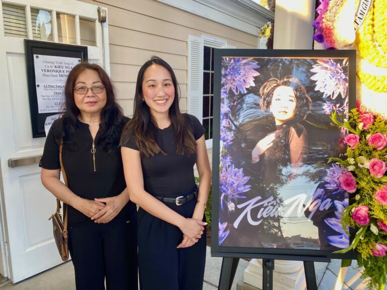 QUẬN CAM- BẰNG HỮU CA NHẠC SĨ HÁT TIỄN BIỆT TANG LỄ CA SĨ  KIỀU NGA