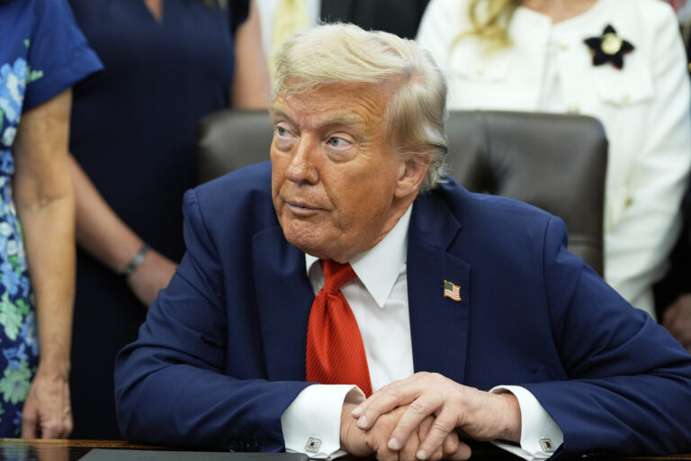 Trump đe dọa áp thuế đối với các quốc gia có thuế kỹ thuật số với Mỹ