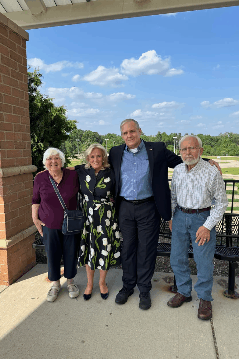 ‘Nhà không còn, xe cũng mất’: Cuộc sống của Paul Whelan một năm sau khi được thả khỏi nhà tù Nga