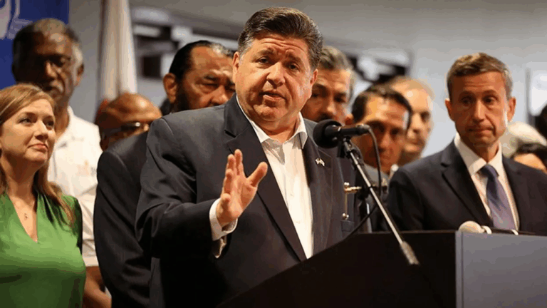 THỐNG ĐỐC ILLINOIS BẢO VỆ CÁC DÂN BIỂU TEXAS SAU ĐE DỌA ĐÁNH BOM