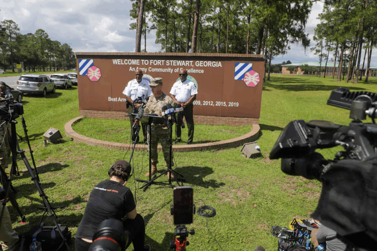 Trung sĩ Lục quân Hoa Kỳ bị nghi bắn bị thương 5 binh sĩ tại căn cứ Fort Stewart ở Georgia