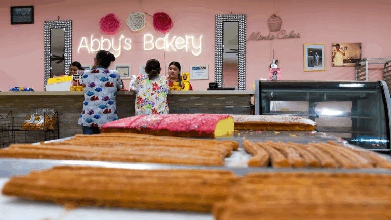 Cặp vợ chồng ở Mỹ chứa chấp lao động nhập cư trái phép tại tiệm bánh