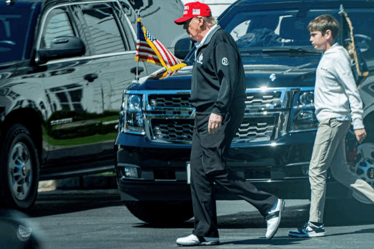 Trump tuyên bố sẽ ra lệnh hành pháp buộc mọi cử tri phải có giấy tờ tùy thân khi đi bầu